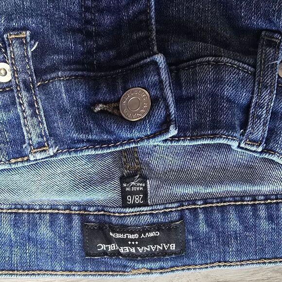 Banana Republic curvy girlfriend blue jean pants. - Picture 2 of 6